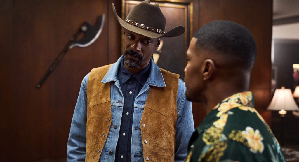 DAY SHIFT. (L-R) Snoop Dogg as Big John and Jamie Foxx as Bud in Day Shift. Cr. Parrish Lewis/Netflix © 2022.