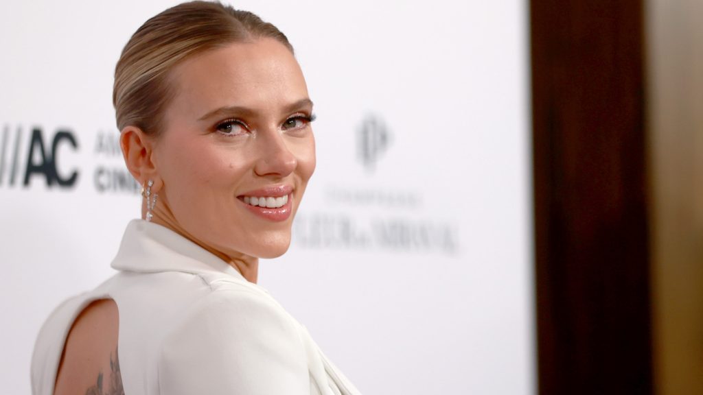 35th Annual American Cinematheque Awards Honoring Scarlett Johansson - Arrivals