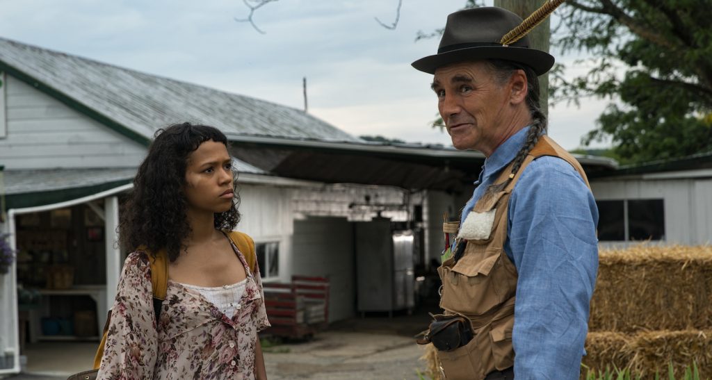 (L to R) Taylor Russell as Maren and Mark Rylance as Sully in BONES AND ALL, directed by Luca Guadagnino, a Metro Goldwyn Mayer Pictures film. Credit: Yannis Drakoulidis / Metro Goldwyn Mayer Pictures © 2022 Metro-Goldwyn-Mayer Pictures Inc. All Rights Reserved.