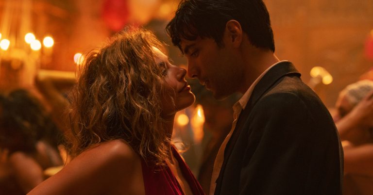 Margot Robbie plays Nellie LaRoy and Diego Calva plays Manny Torres in Babylon from Paramount Pictures.