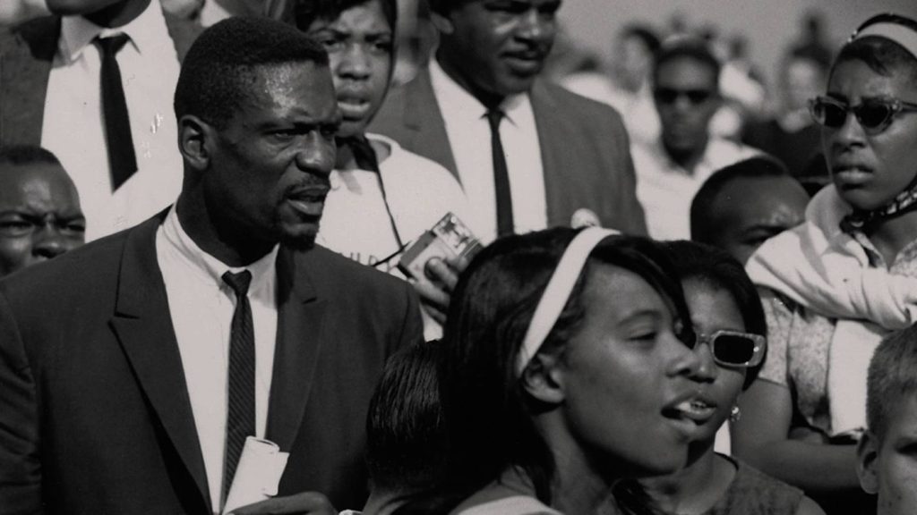 Bill Russell: Legend. (L) Bill Russell in Bill Russell: Legend. Cr. Library of Congress/Courtesy of Netflix