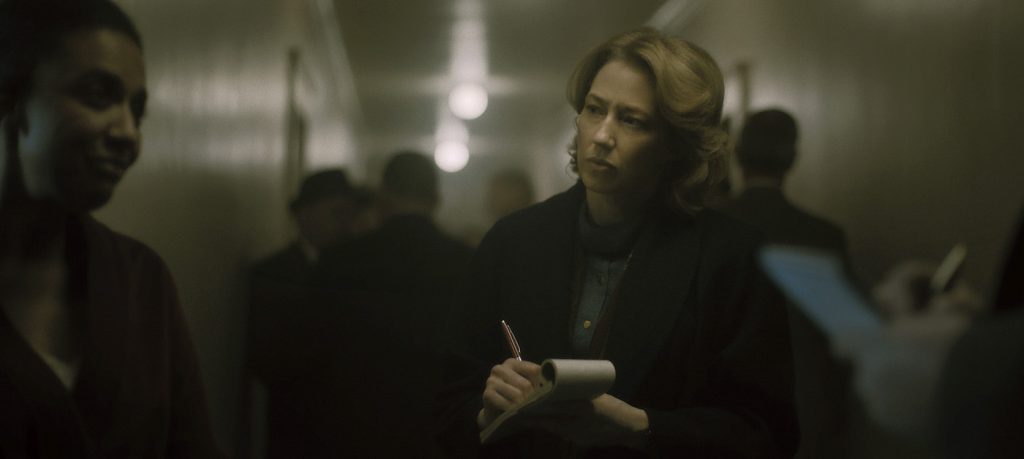 Carrie Coon as Jean Cole in 20th Century Studios' BOSTON STRANGLER, exclusively on Hulu. Photo courtesy of 20th Century Studios. © 20th Century Studios. All Rights Reserved.