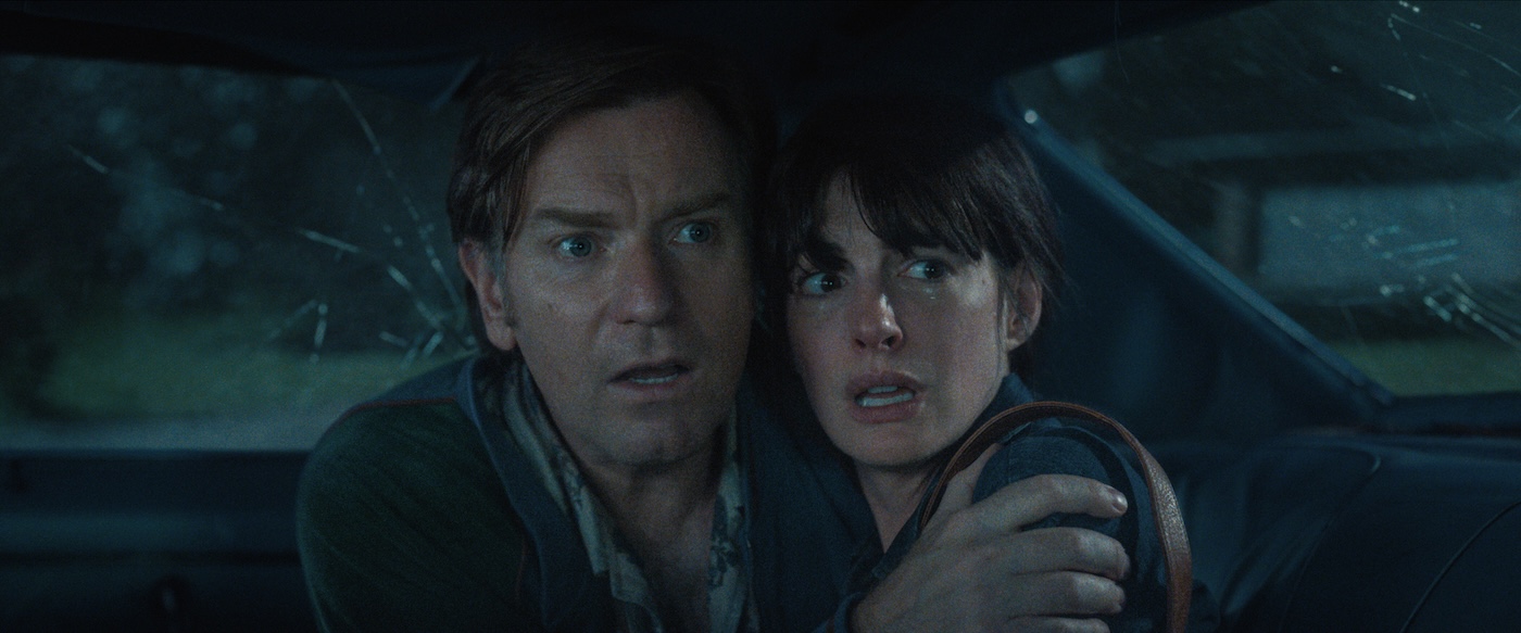 “The End of Oak Street”: Anne Hathaway & Ewan McGregor Face Dinosaurs ...